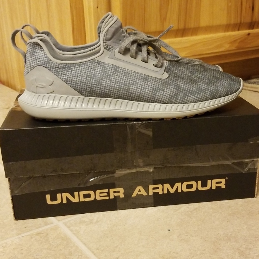 Under Armour Charged 24/7 Low shoes